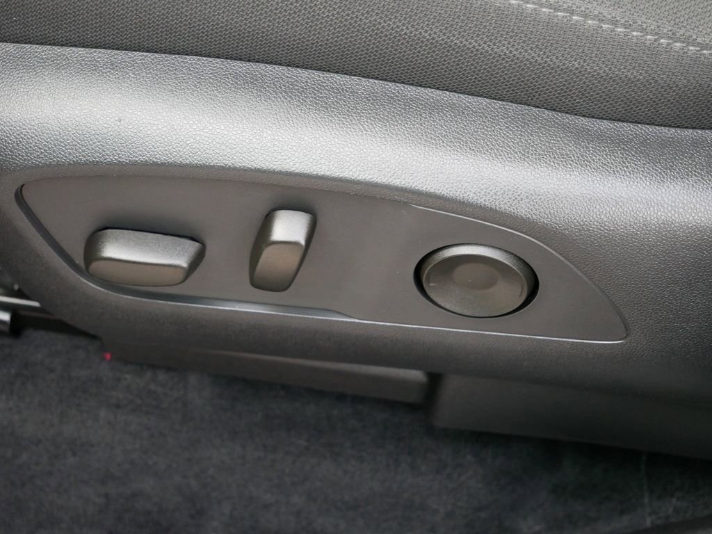 Used 2025 GMC Acadia Elevation image 17