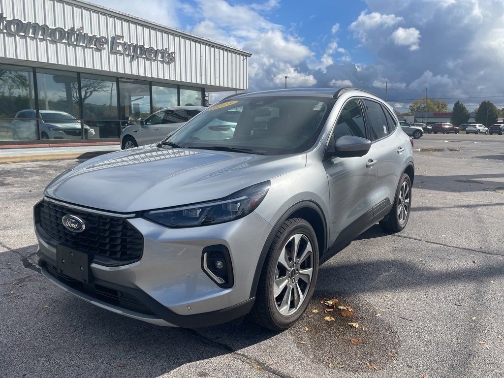 Used 2023 Ford Escape Platinum image 32