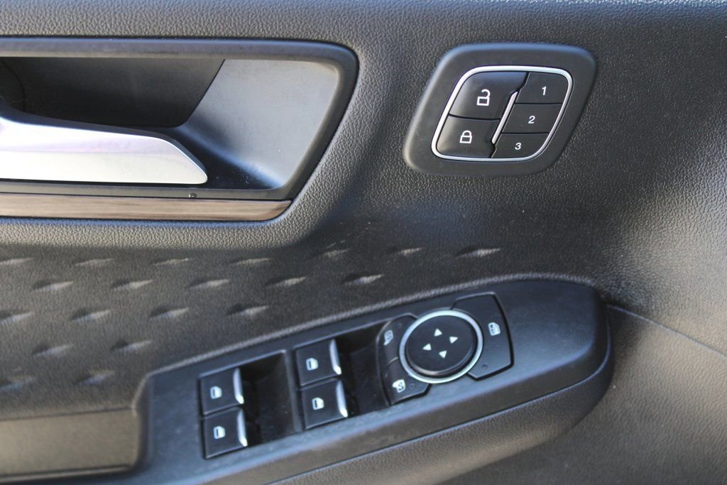 Used 2020 Ford Escape Titanium image 10