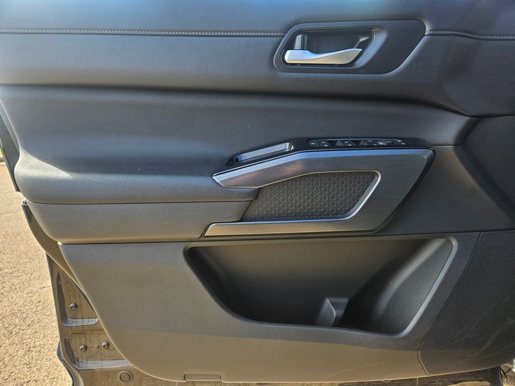 Used 2025 Nissan Pathfinder SL image 11