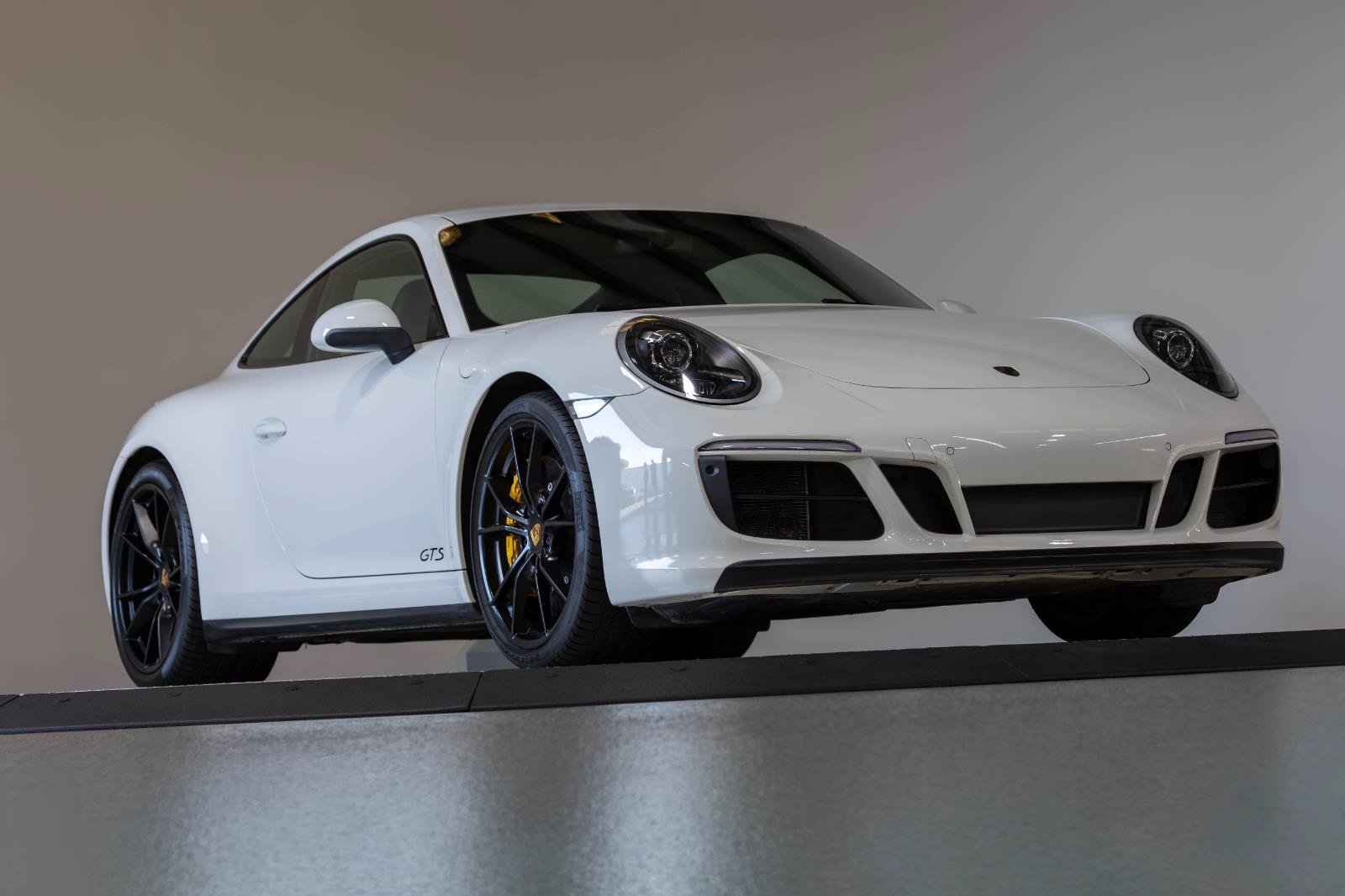 Used 2019 Porsche 911 Carrera GTS RWD image 38