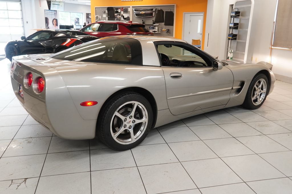 Used 2002 Chevrolet Corvette Coupe w/ Preferred Equipment Group1 RWD image 12
