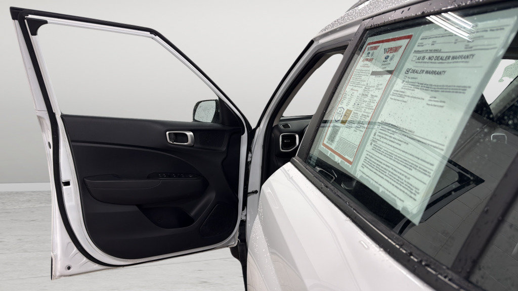 Used 2025 Hyundai Venue SEL FWD image 14