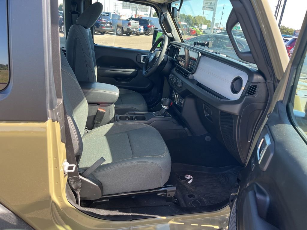 Used 2025 Jeep Wrangler Sport image 39