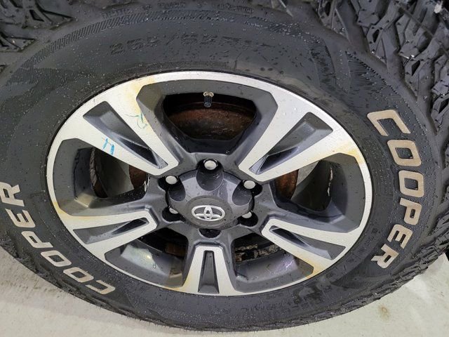 Used 2018 Toyota Tacoma TRD Sport image 27