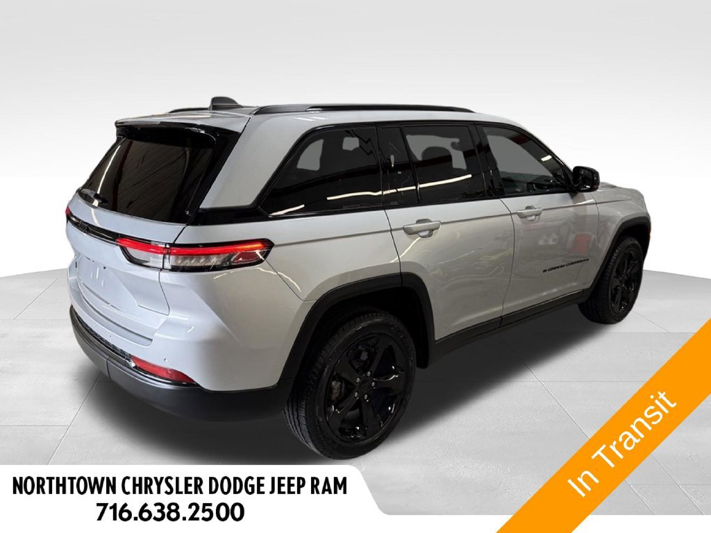 Used 2023 Jeep Grand Cherokee Altitude AWD/4WD image 40