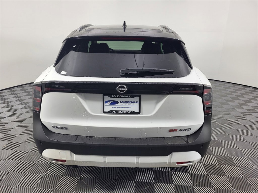 New 2025 Nissan Kicks SR image 16