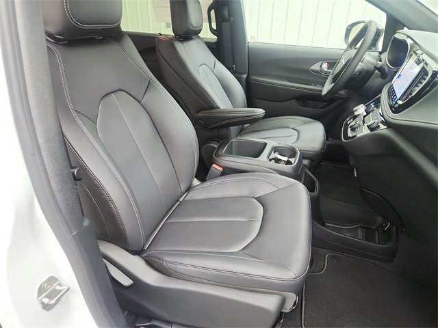 New 2026 Chrysler Pacifica Select image 36