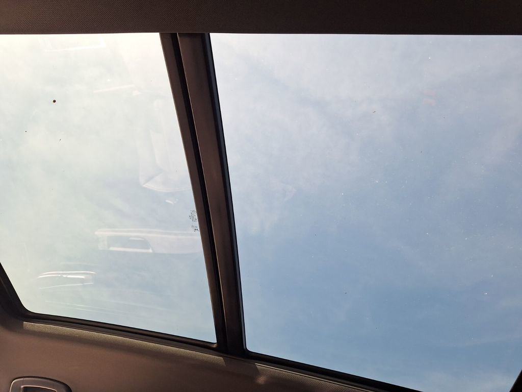 Used 2025 Volkswagen Atlas Cross Sport SEL R-Line image 22