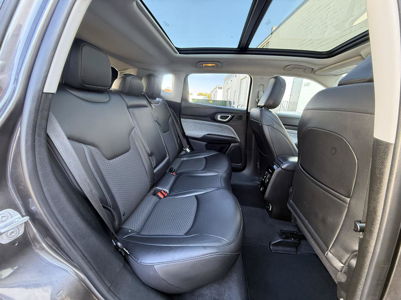 Used 2022 Jeep Compass Latitude w/ Sun and Sound Group AWD/4WD image 29