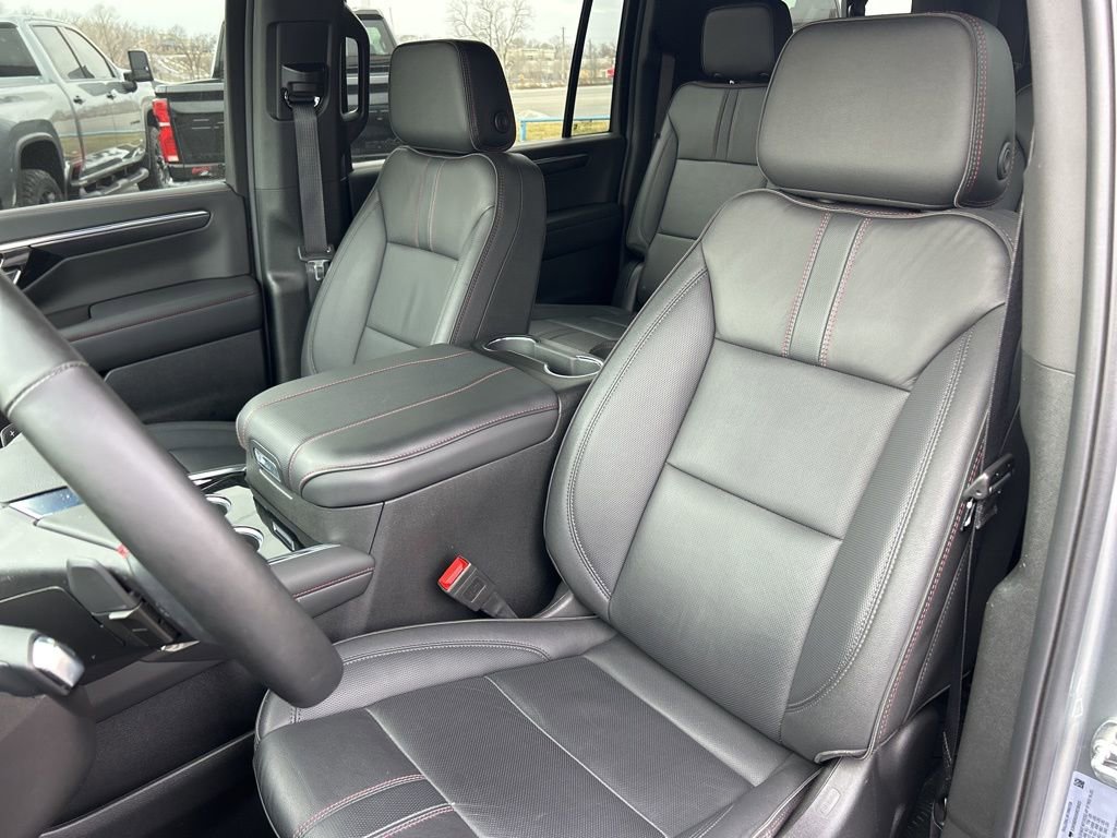 Used 2025 Chevrolet Suburban RST w/ Comfort Package image 19