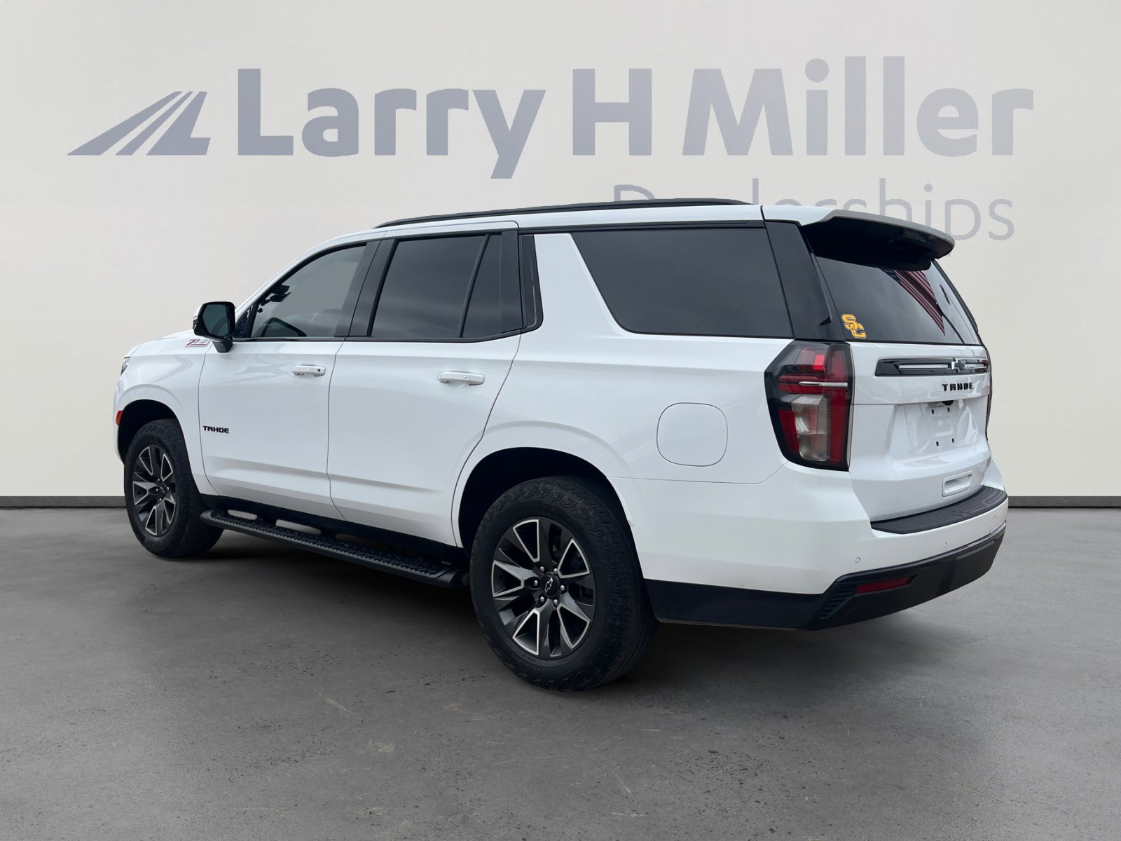 Used 2023 Chevrolet Tahoe Z71 w/ Luxury Package image 3