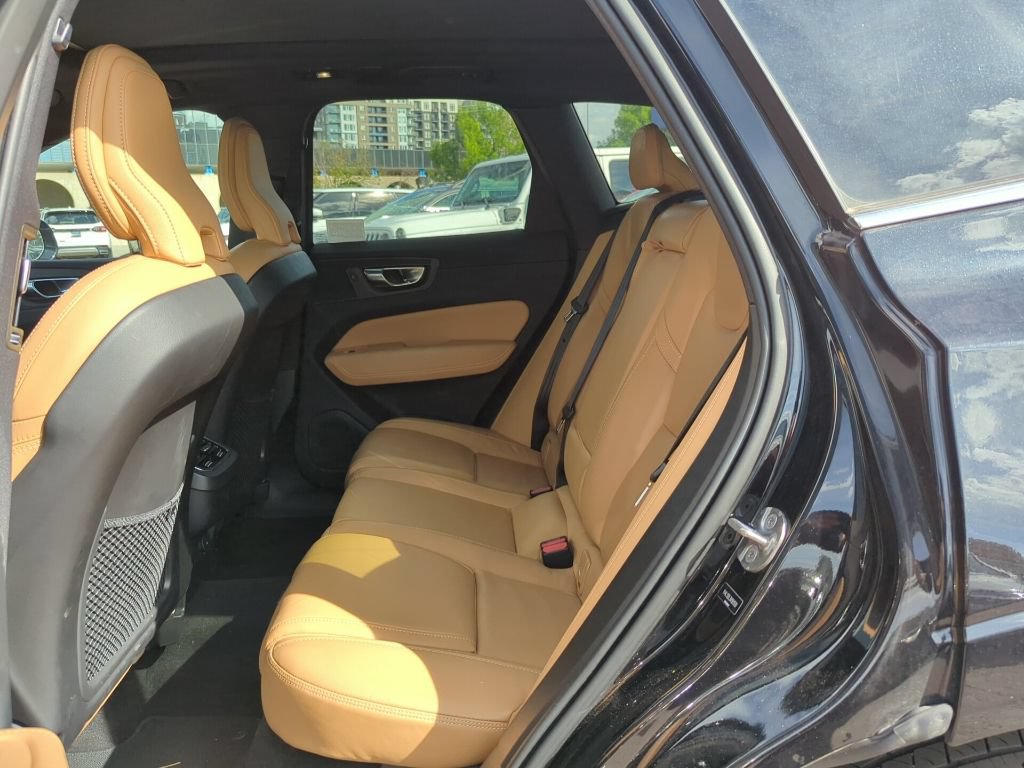 Used 2022 Volvo XC60 B5 Inscription w/ Climate Package FWD image 9