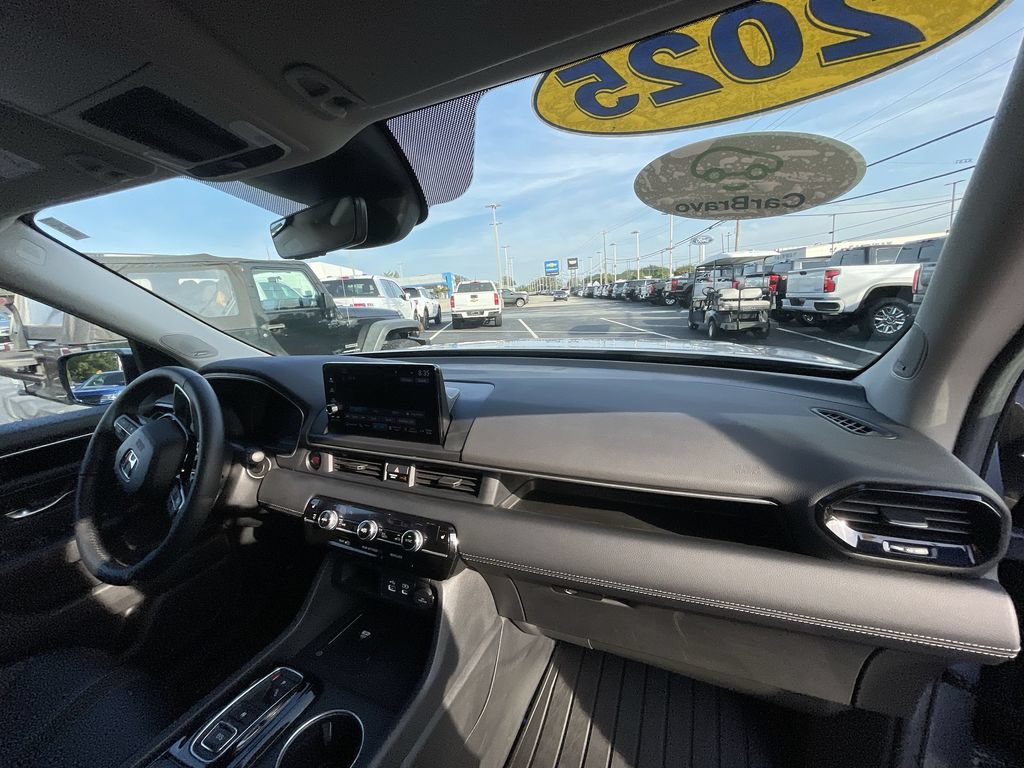 Used 2025 Honda Pilot Touring image 29