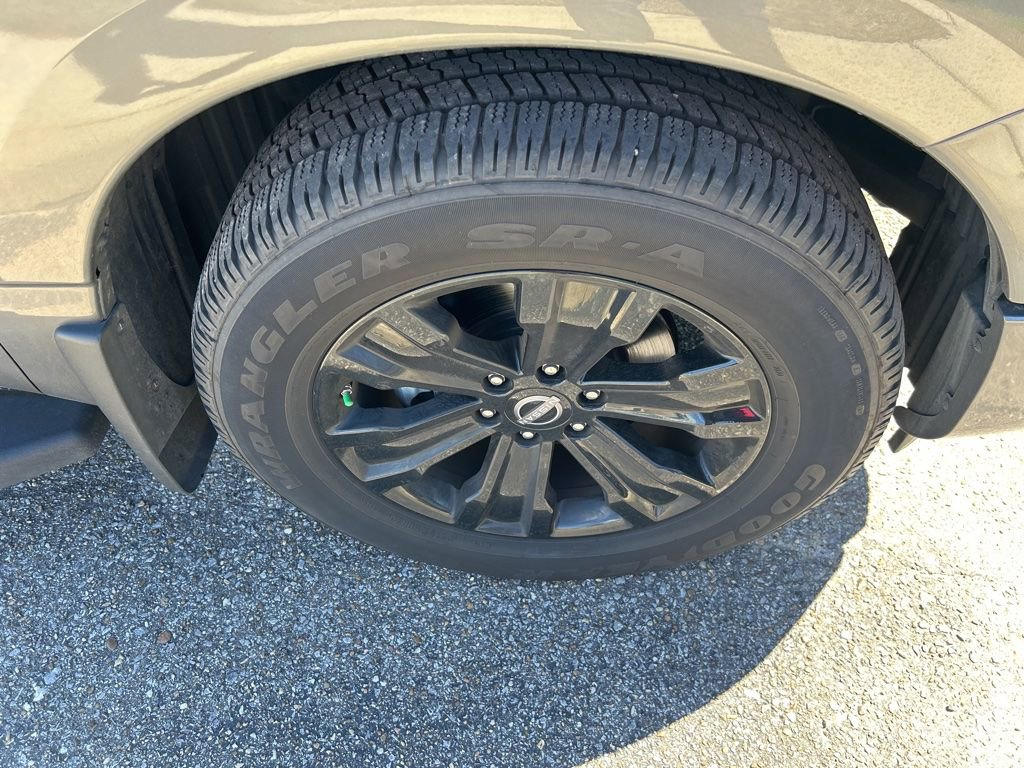 Used 2024 Nissan Titan SV w/ SV Convenience Package image 9