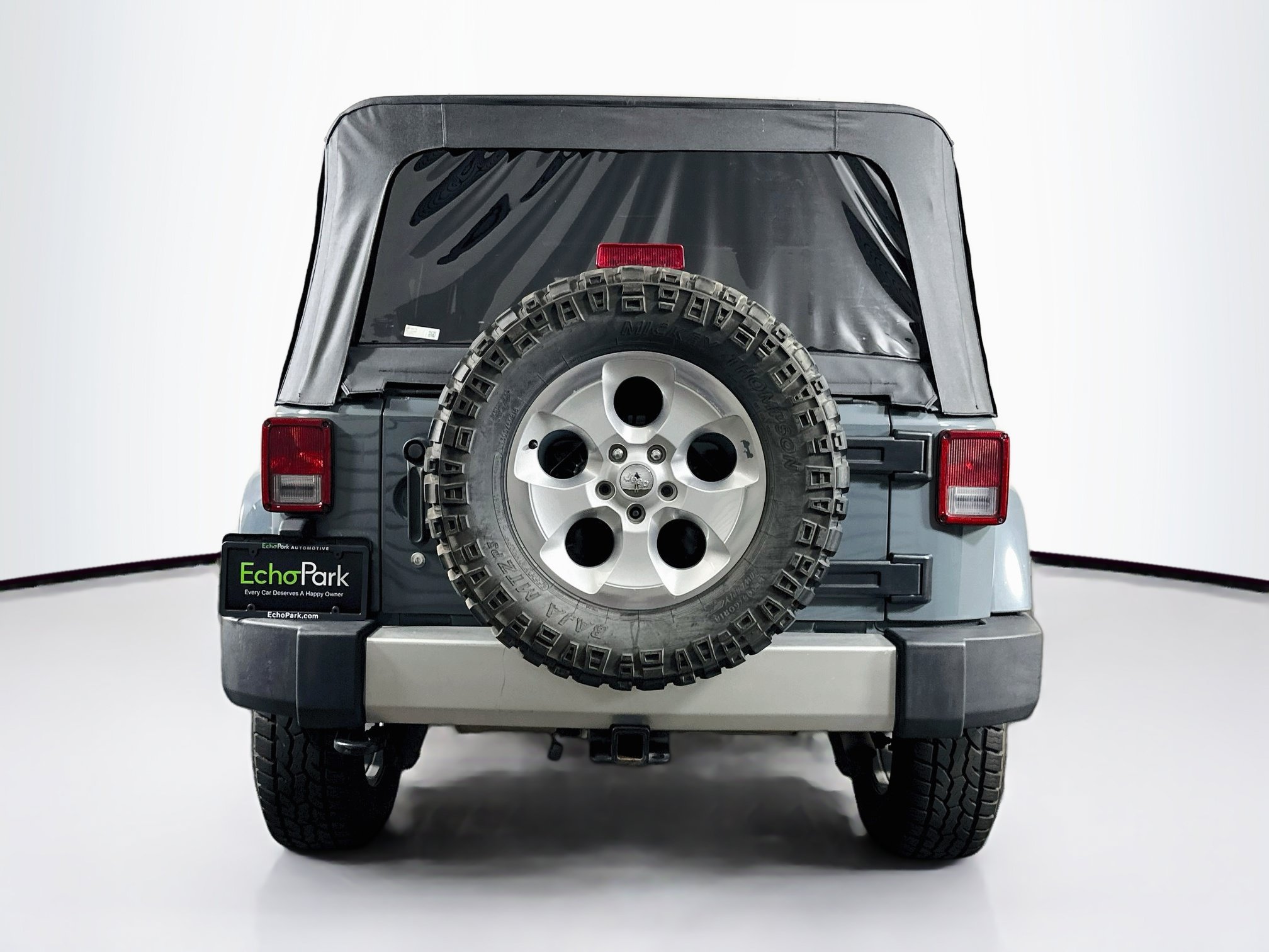 Used 2014 Jeep Wrangler Unlimited Sahara w/ Connectivity Group AWD/4WD image 7