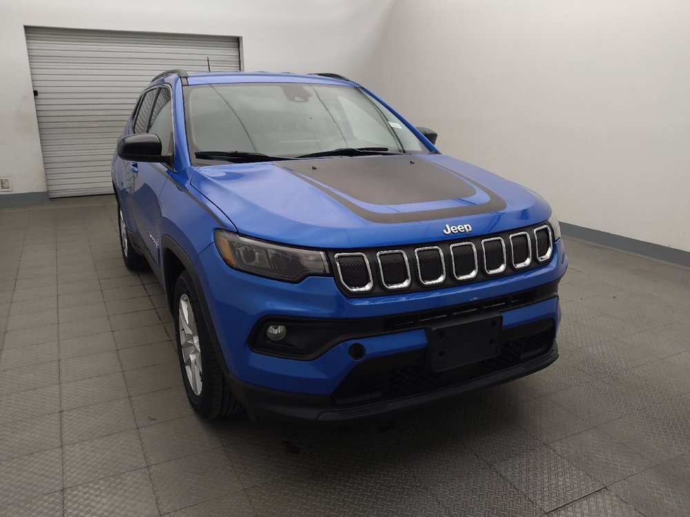 Used 2022 Jeep Compass Latitude w/ Mopar Graphics Package FWD image 14