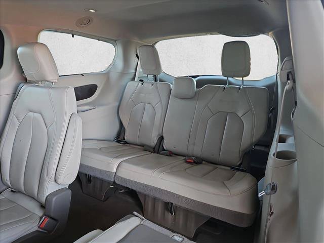 Used 2020 Chrysler Pacifica Touring-L Plus w/ Tire & Wheel Group FWD image 21