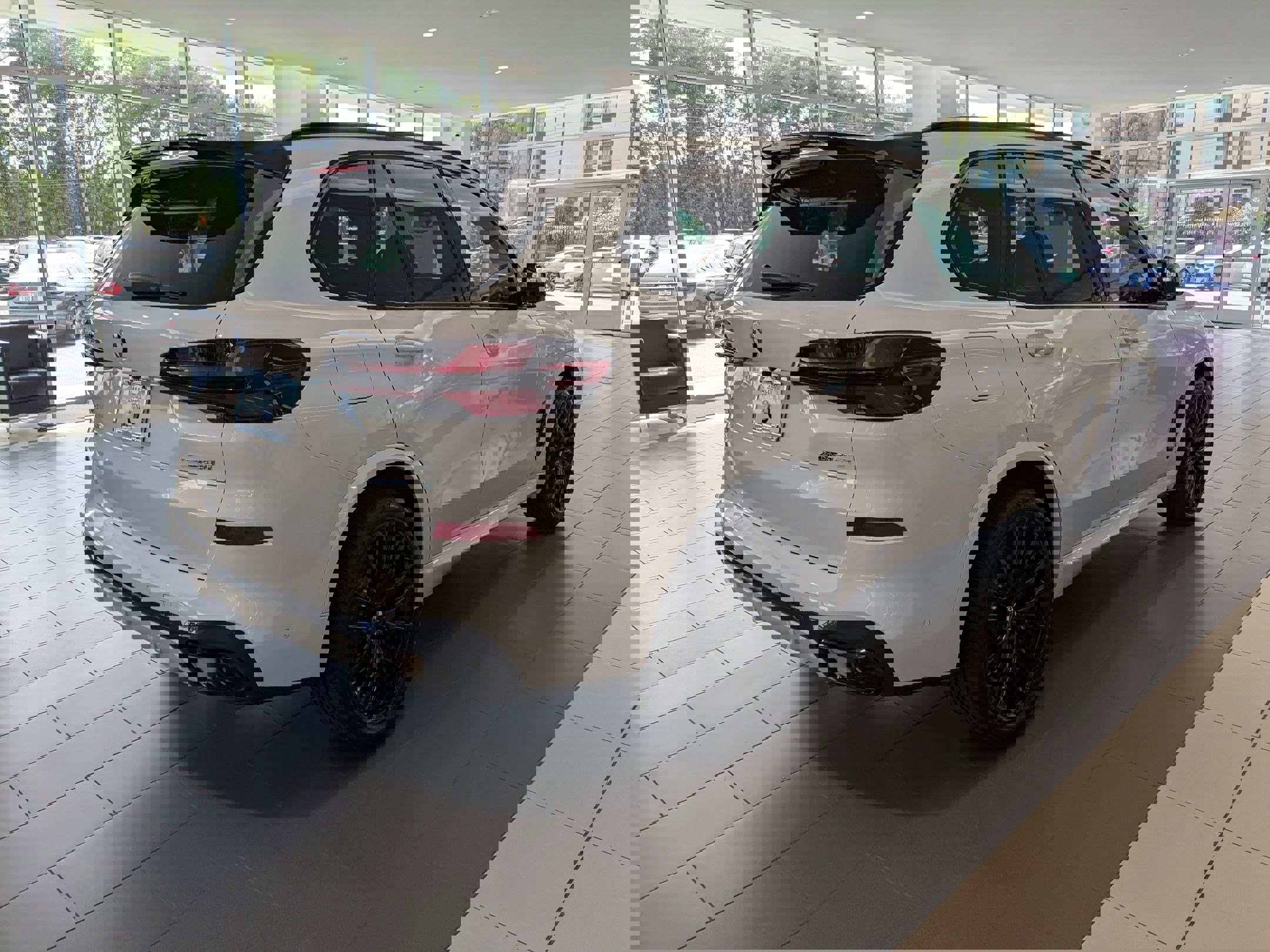 New 2026 BMW X5 xDrive40i w/ M Sport Package image 3