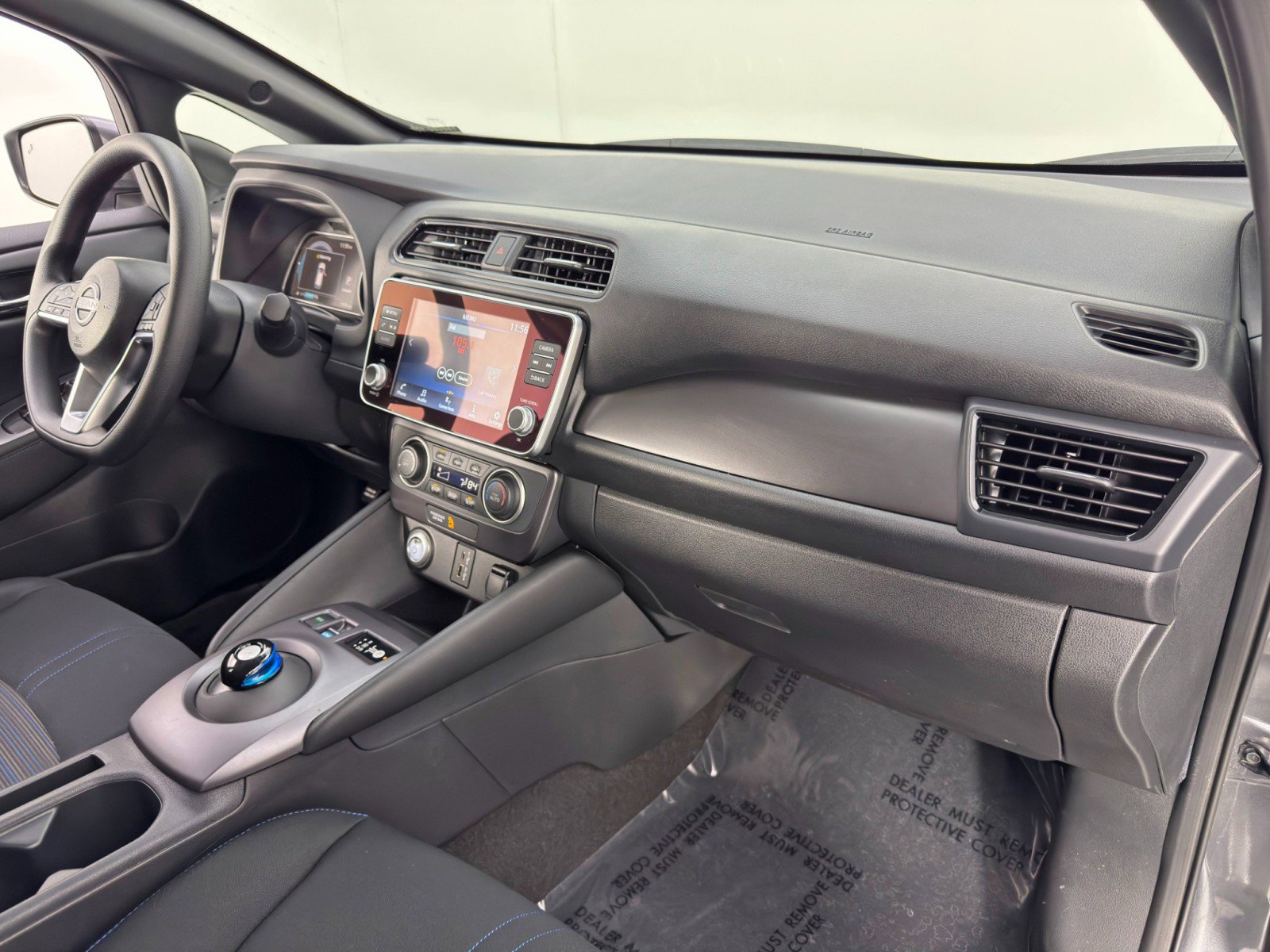 Used 2025 Nissan Leaf S image 13