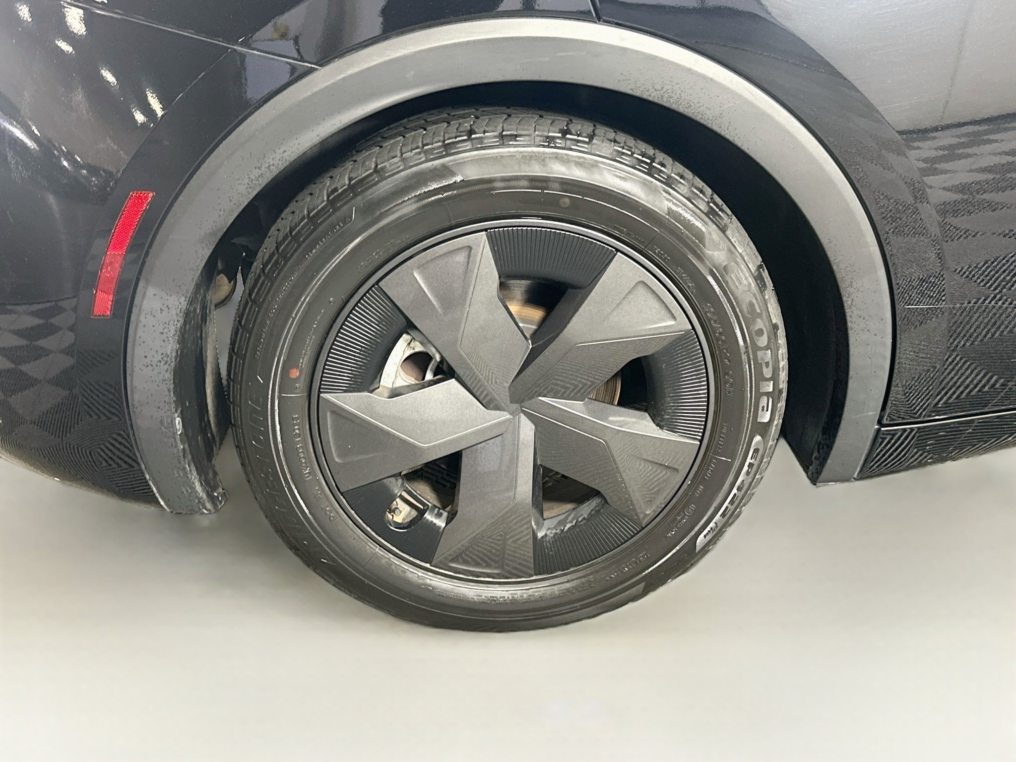 Used 2024 Toyota Prius LE FWD image 11