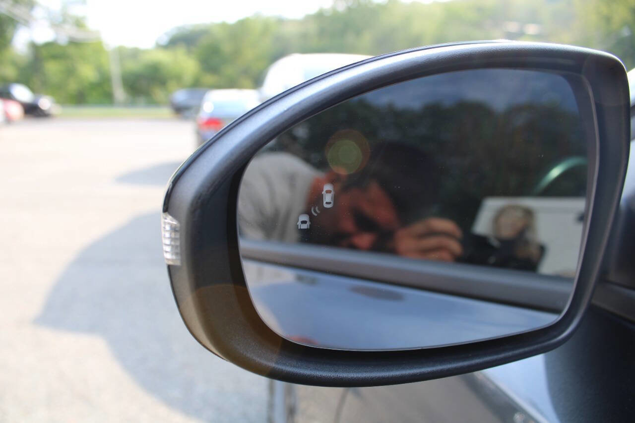 Used 2022 Kia Forte GT-Line w/ GT-Line Premium Package image 16