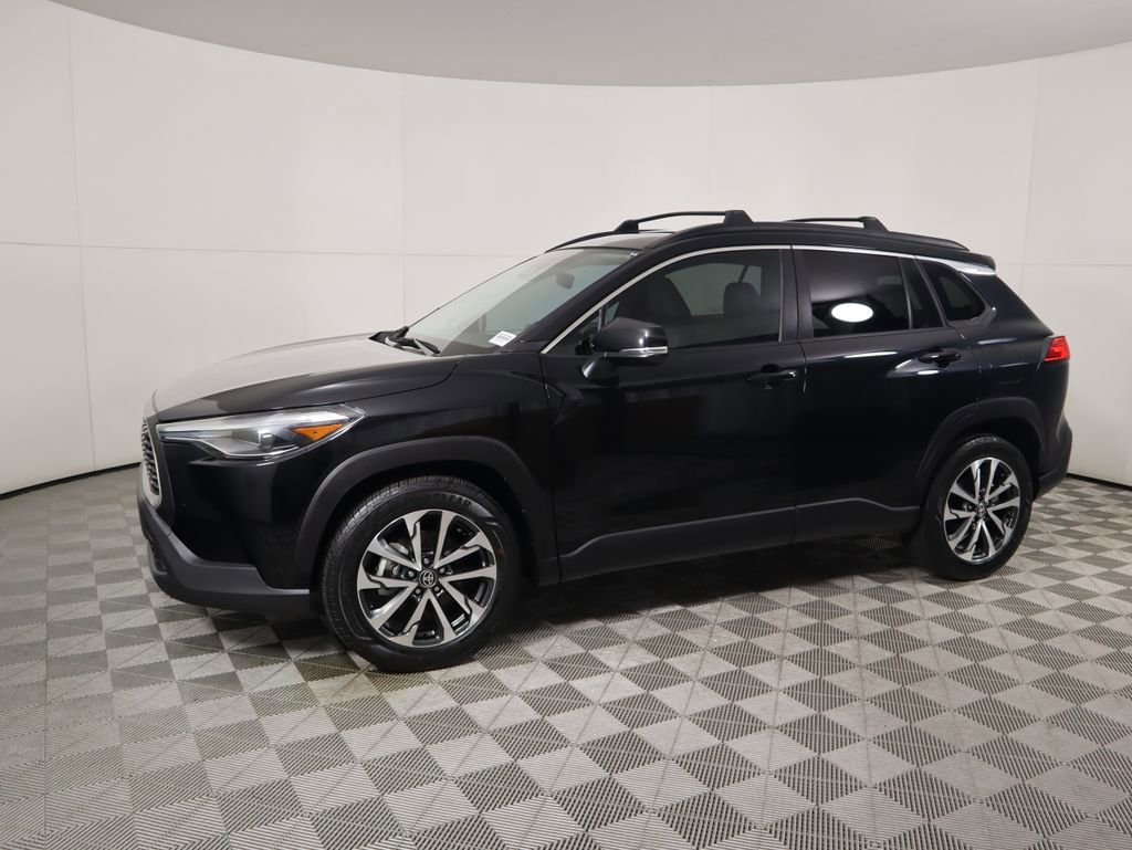 Used 2023 Toyota Corolla Cross XLE image 8