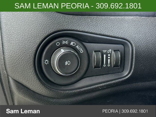 Used 2016 Jeep Renegade Limited image 10