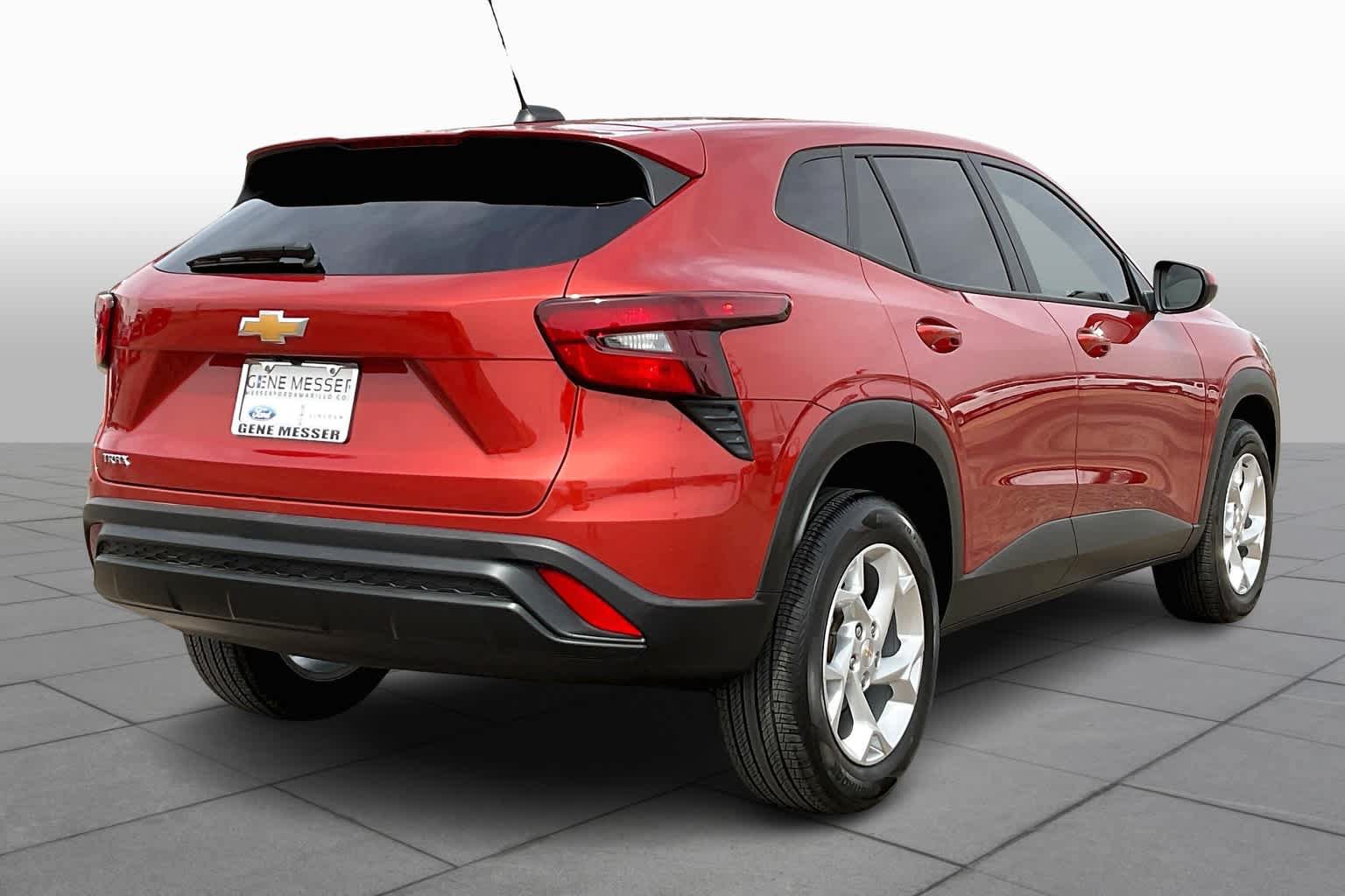 Used 2024 Chevrolet Trax LS w/ LS Convenience Package FWD image 12