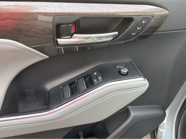 New 2026 Toyota Highlander Limited image 26