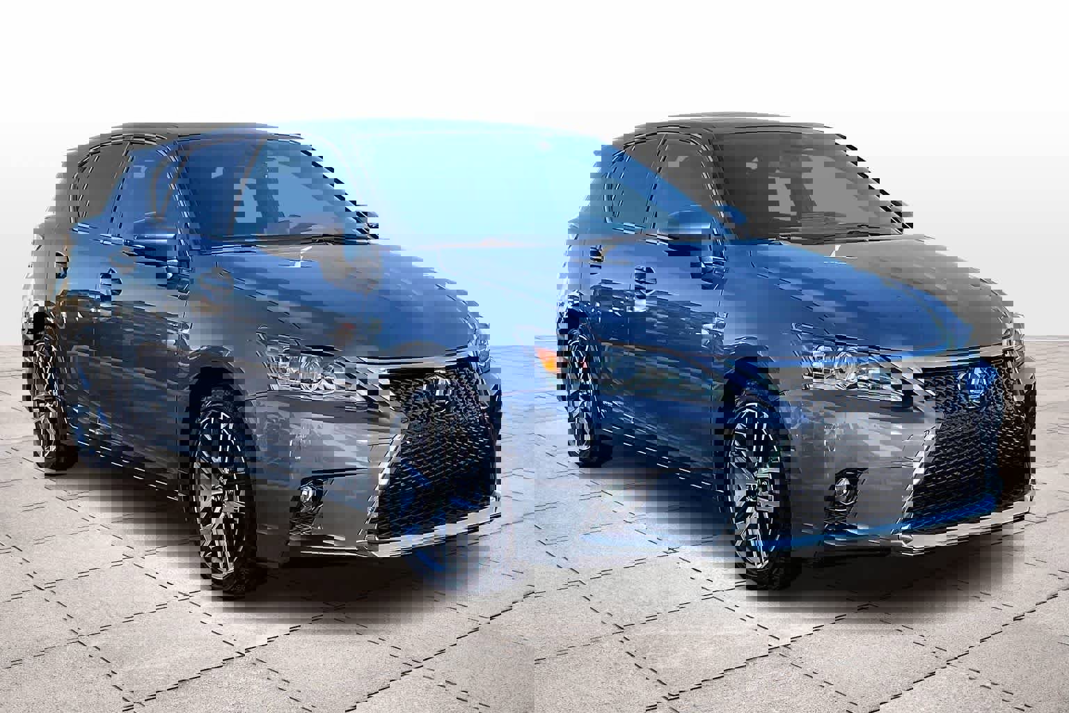 Used 2017 Lexus CT 200h image 2