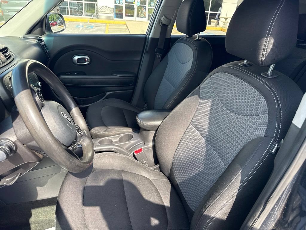 Used 2018 Kia Soul + FWD image 17
