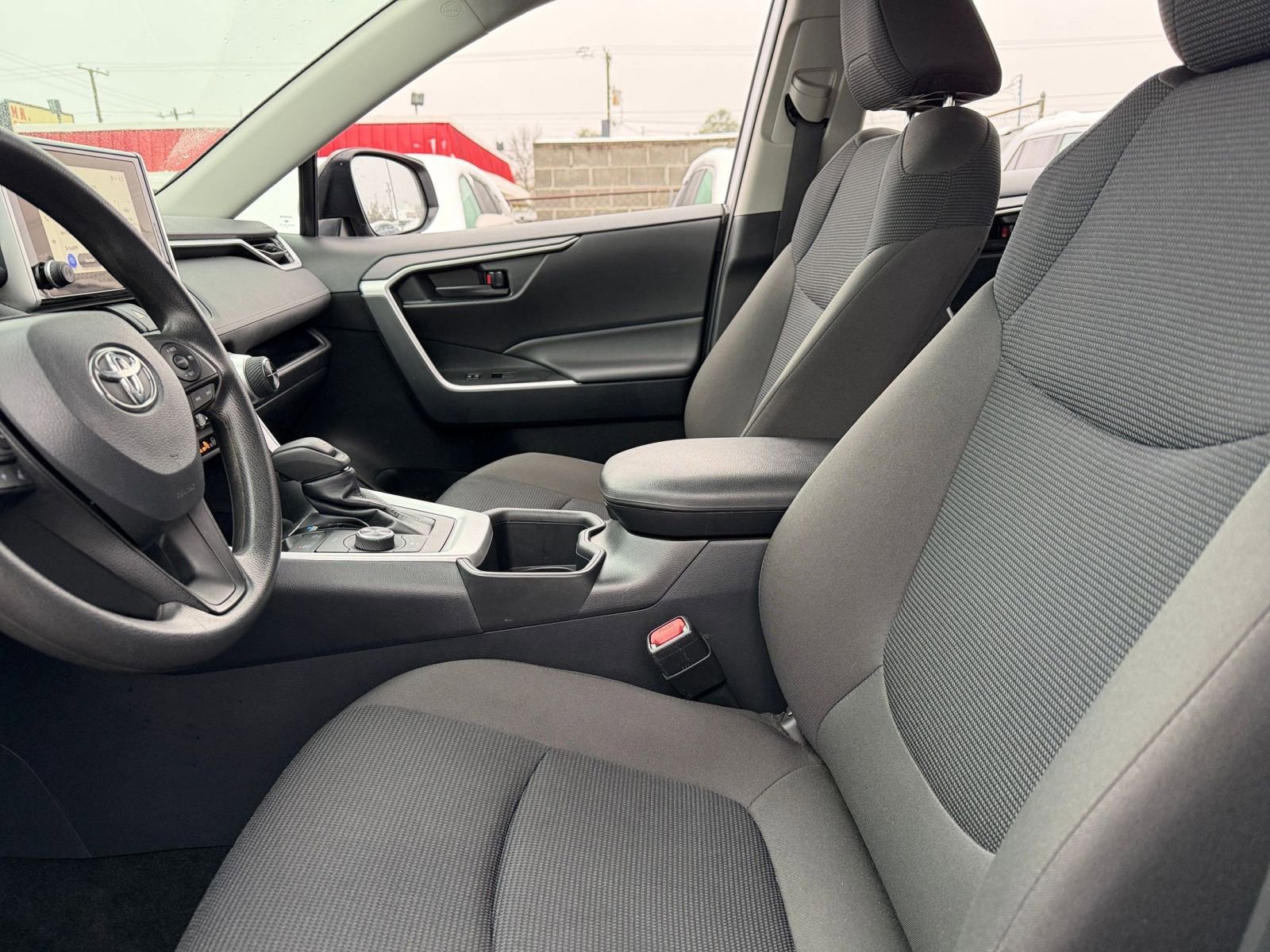 Used 2025 Toyota RAV4 LE AWD/4WD image 27