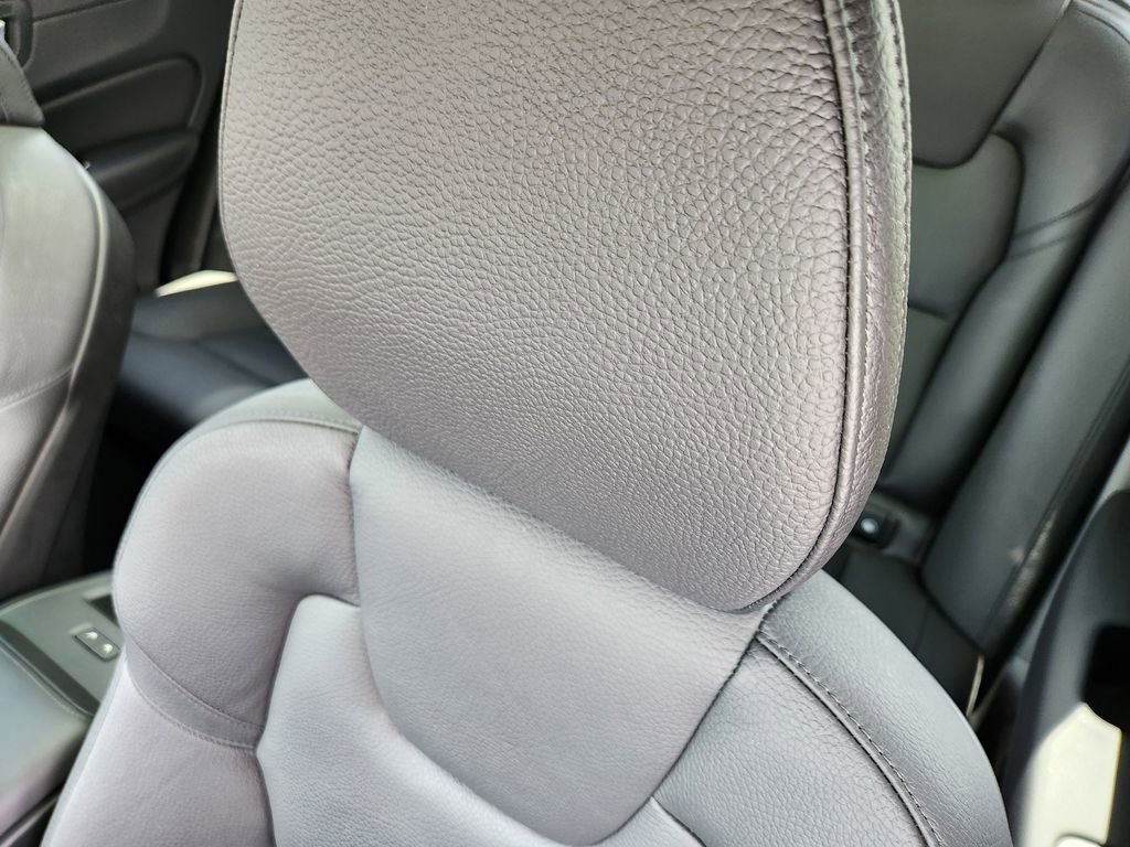 Used 2023 Volvo XC60 T8 Plus w/ Climate Package AWD/4WD image 6