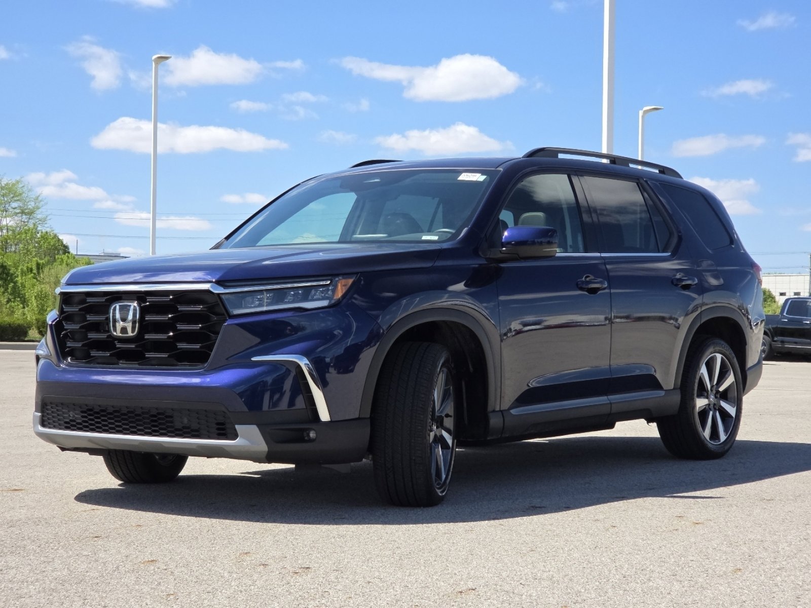 Used 2025 Honda Pilot Touring image 17