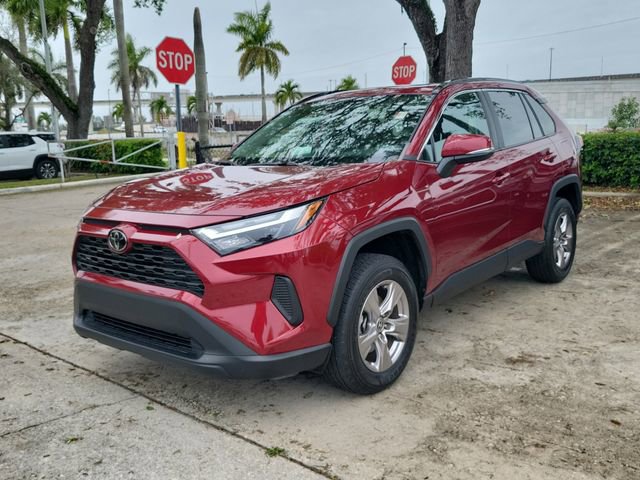 Used 2022 Toyota RAV4 XLE w/ Convenience Package image 2