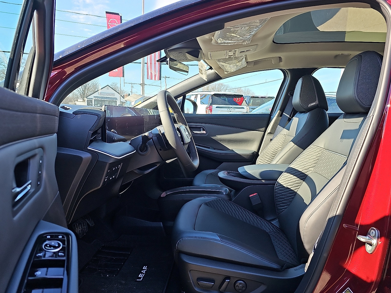 New 2026 Nissan Leaf Platinum+ w/ Floor Mat Package (Platinum+) image 10