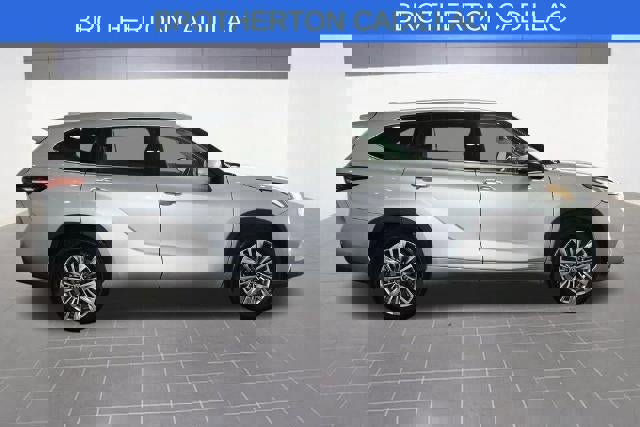 Used 2024 Toyota Highlander Platinum image 8