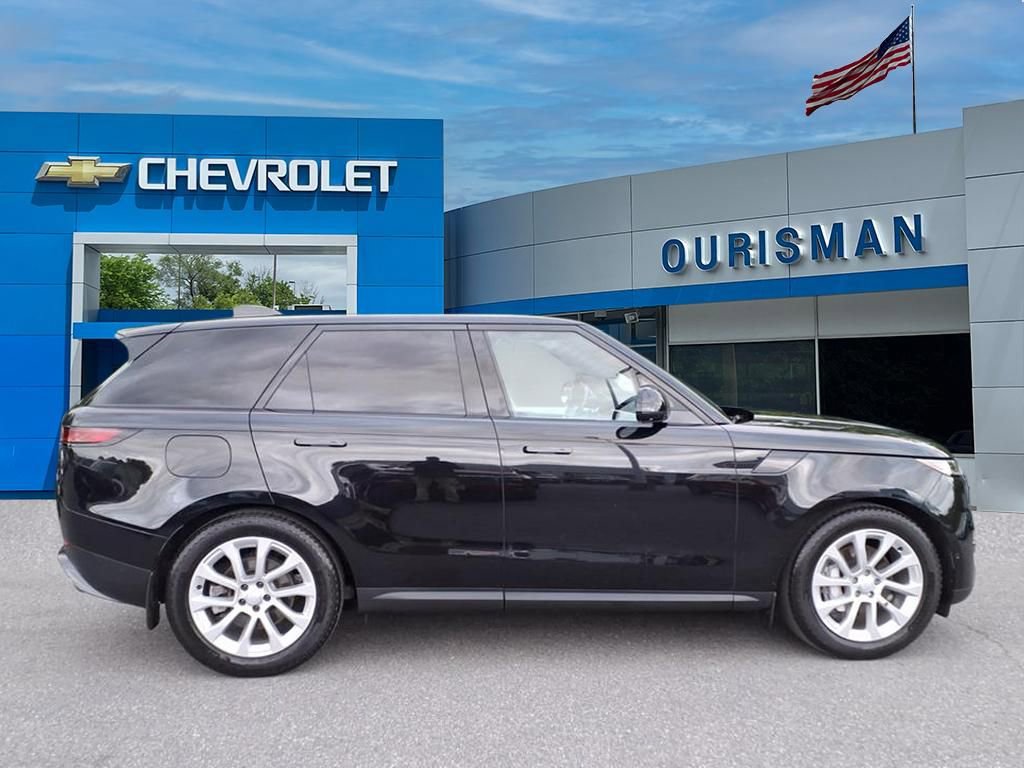 Used 2024 Land Rover Range Rover Sport SE AWD/4WD image 2