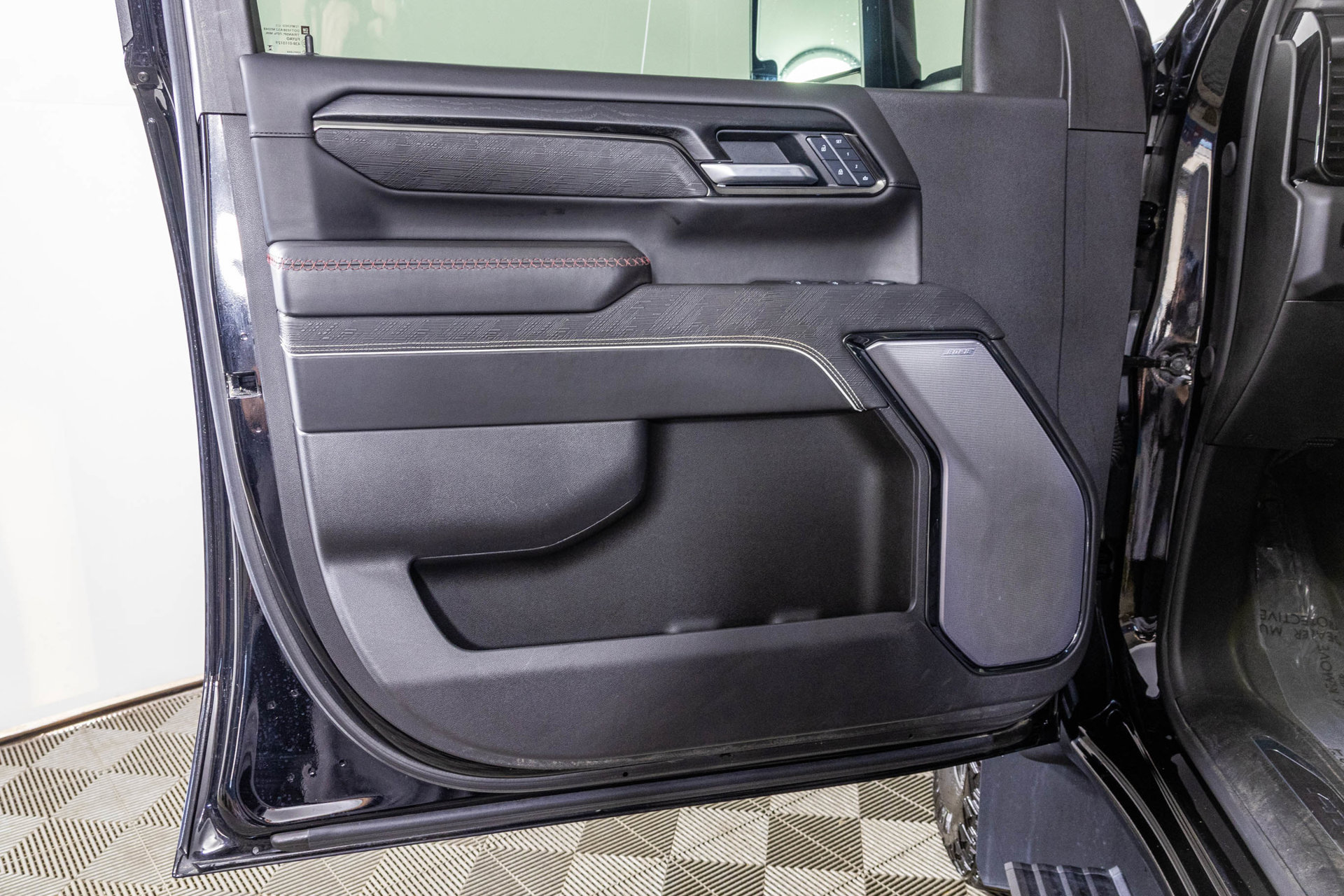 Used 2025 GMC Sierra 2500 AT4X AWD/4WD image 44
