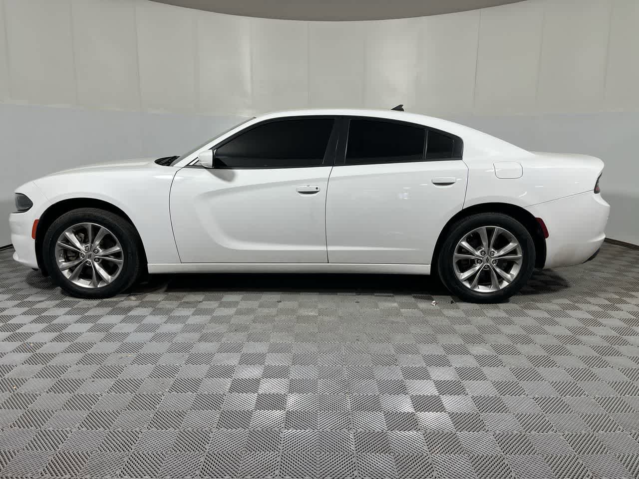 Used 2022 Dodge Charger SXT AWD/4WD image 5