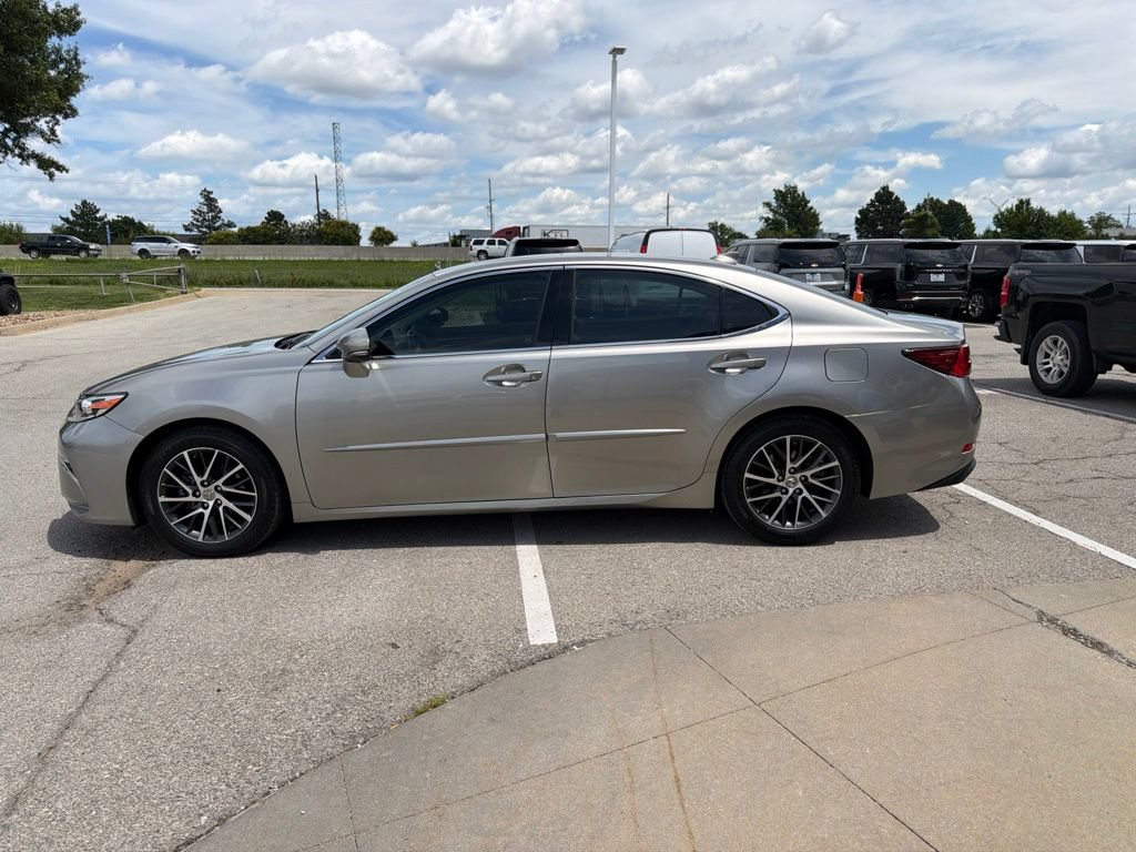 Used 2016 Lexus ES 350 w/ Luxury Package w/Wood Trim FWD image 6
