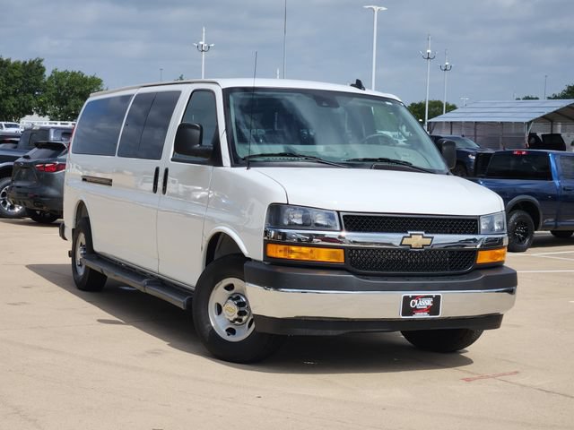 Used 2025 Chevrolet Express 3500 LT w/ LT Preferred Equipment Group RWD image 2