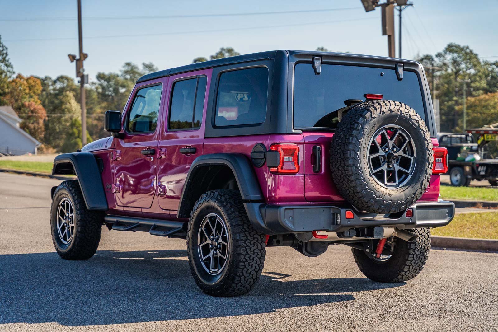 Used 2024 Jeep Wrangler Unlimited Rubicon w/ Technology Group image 5