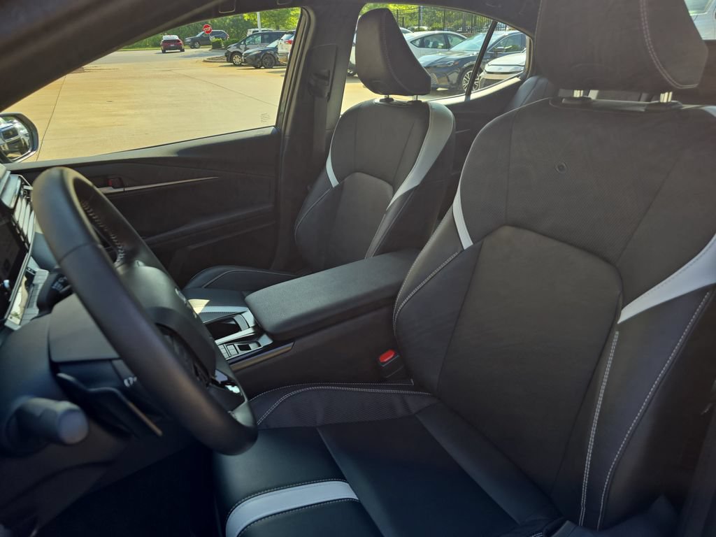 Used 2025 Toyota Camry SE w/ Convenience Package FWD image 15
