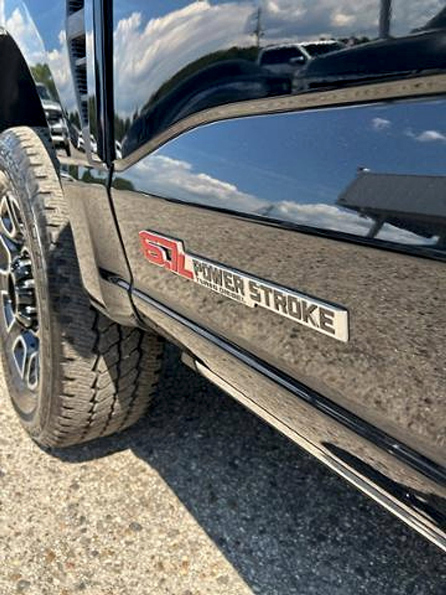 Used 2025 Ford F250 Platinum image 12