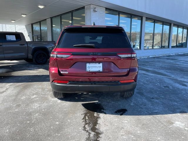 Used 2024 Jeep Grand Cherokee Altitude image 7