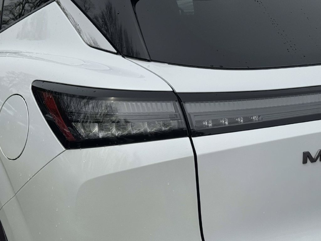Certified 2025 Nissan Murano SV AWD/4WD image 11