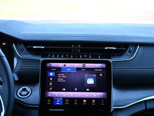 Used 2025 Jeep Grand Cherokee Limited w/ Black Appearance Package image 25