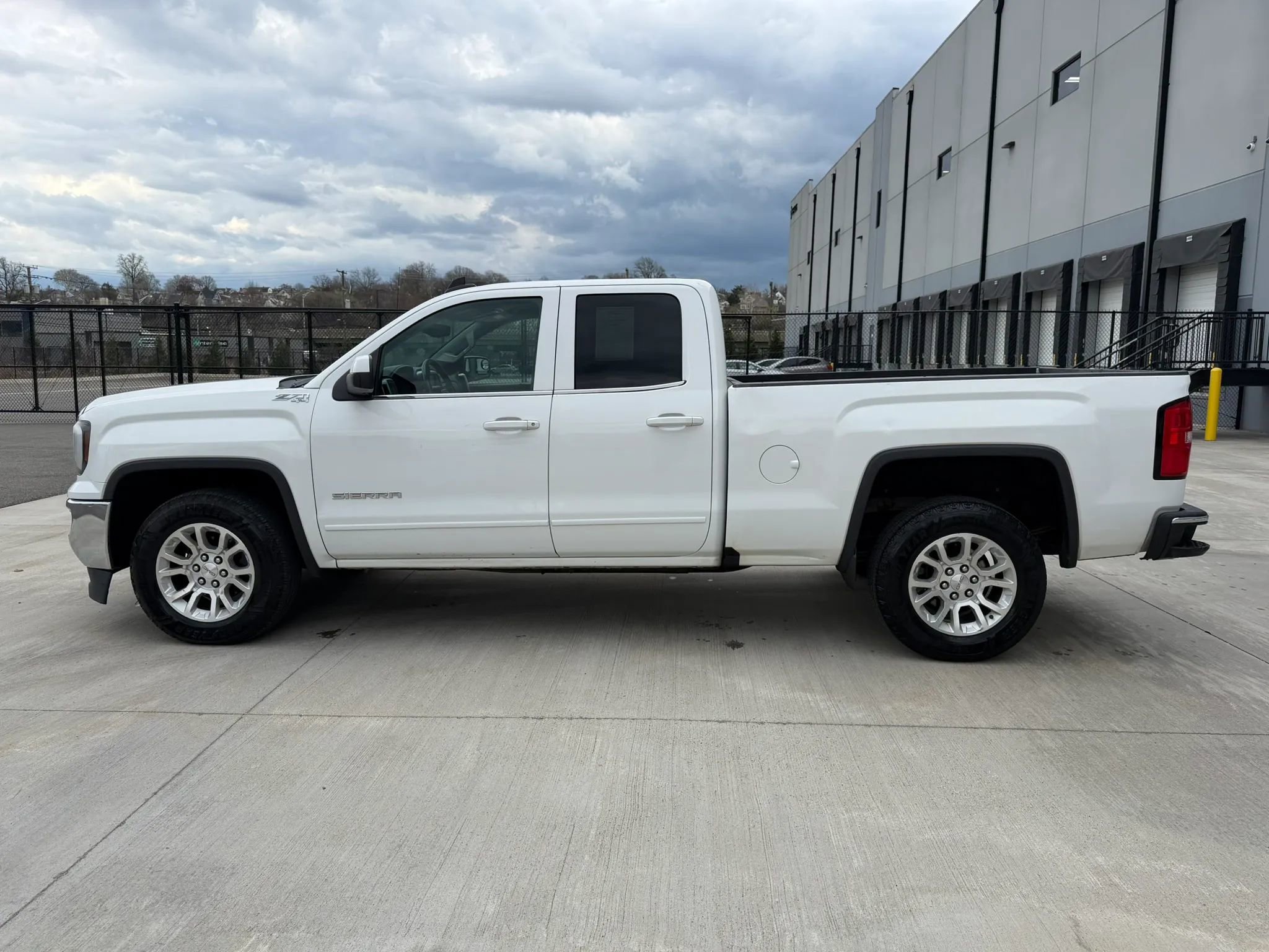 Used 2018 GMC Sierra 1500 SLE w/ SLE Value Package image 5